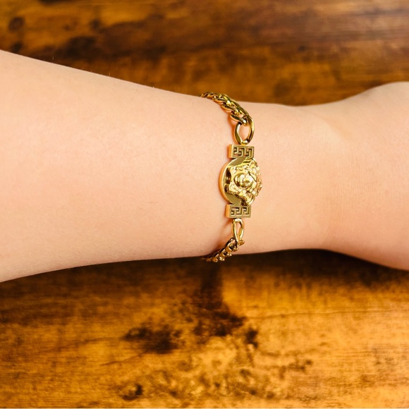 18k gold plated Versace three piece Set Chain, Necklace, earrings and Bracelet - Picture 6 of 12